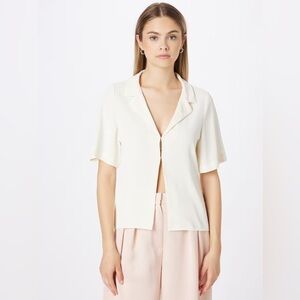 Abercrombie & Fitch 🌸Blouse🌸 in Natural White - SZ XS